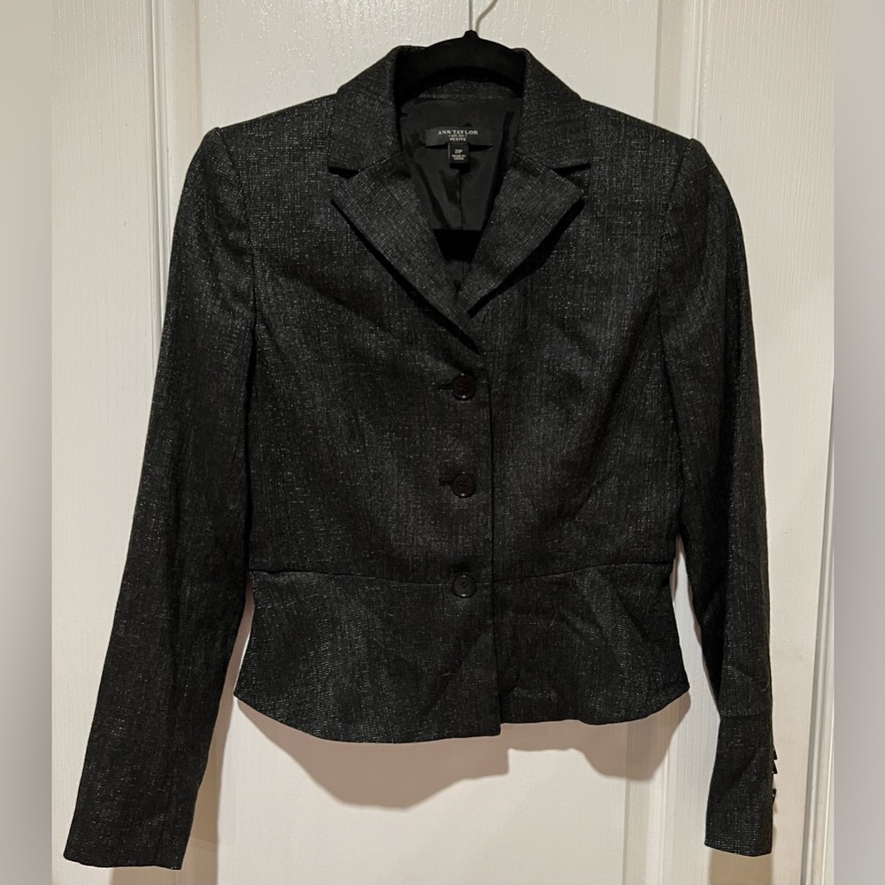 Ann Taylor Women's 3 Button Blazer Jacket Size 2 Petite.